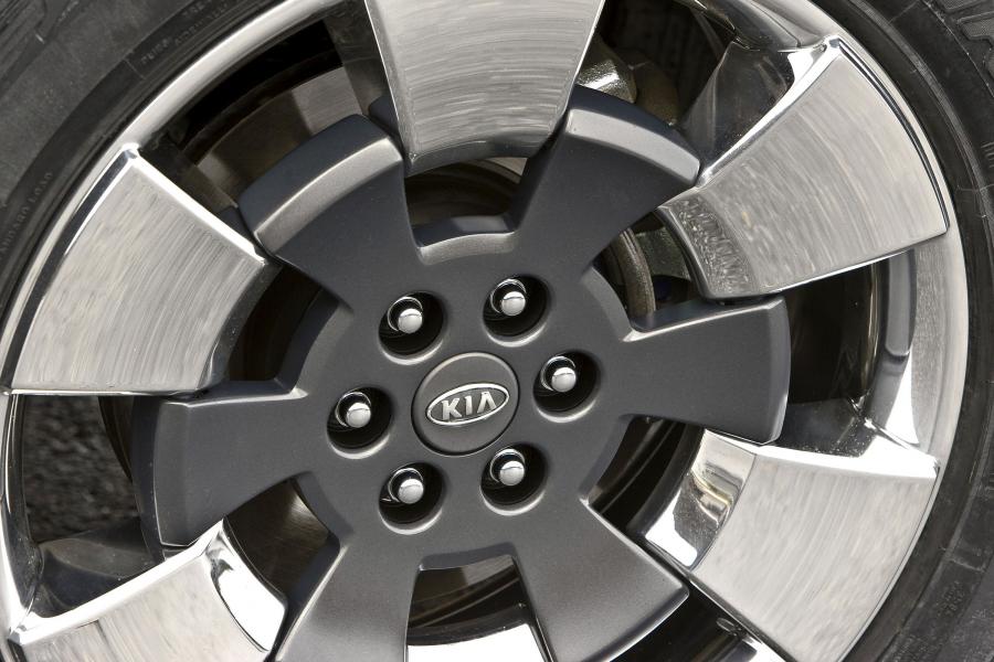  Kia Borrego 2009 года  (фото 4 из 345)